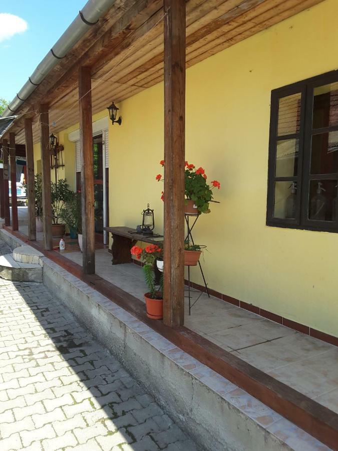 Ibolya Apartman Apartment Kano ภายนอก รูปภาพ